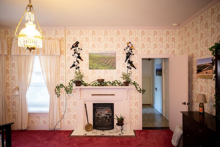 Room 6 of 11