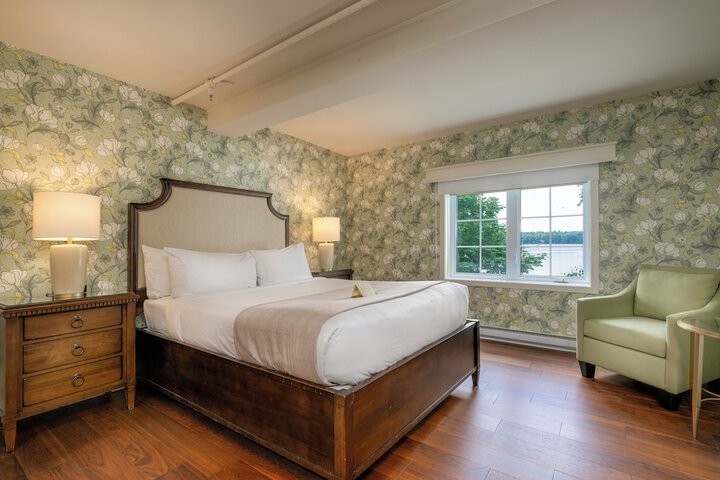 Room 42 of 171