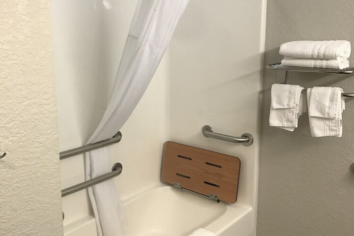 Microtel Inn & Suites by Wyndham Urbandale / Des Moines