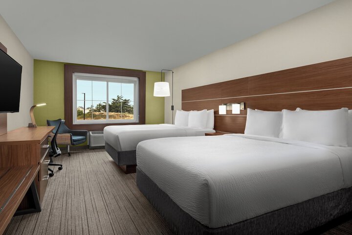 Holiday Inn Express Hotel & Suites Marina - State Beach Area by IHG