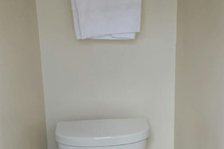 Room 8 of 27