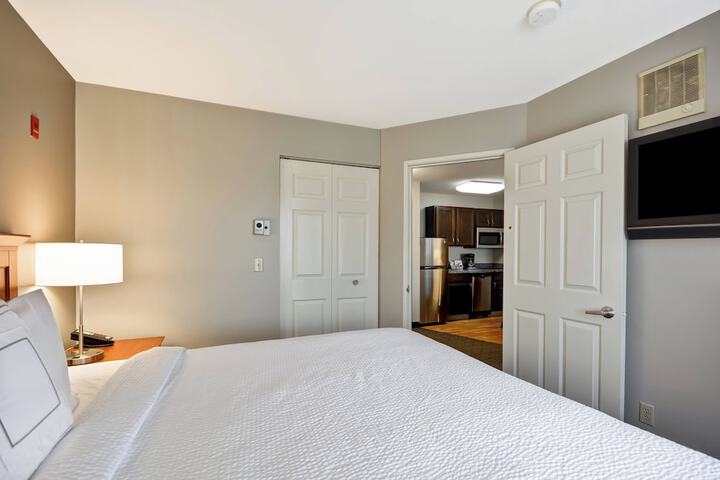 Room 33 of 52
