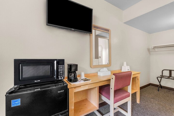 Room 27 of 35
