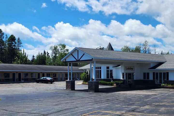 Hotel 2 of 80