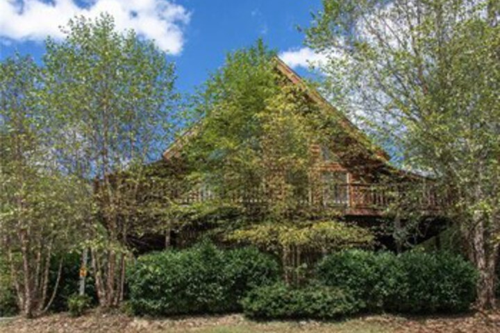 Longwalker Lodge 3 Bedrooms, Hot Tub, Game Room, Sleeps 9
