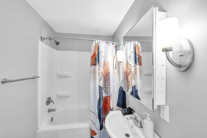 The Loft 3BR Apartment with Scenic Deck