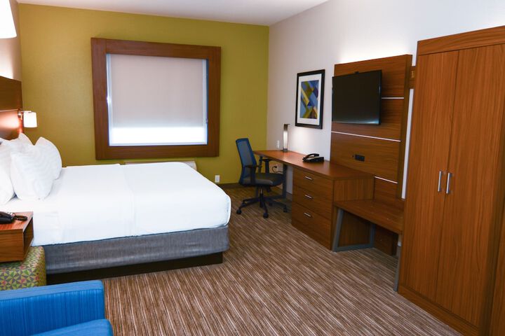 Holiday Inn Express & Suites New Boston by IHG