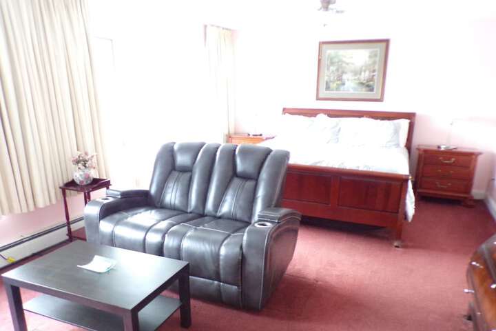 Long House Manor B & B