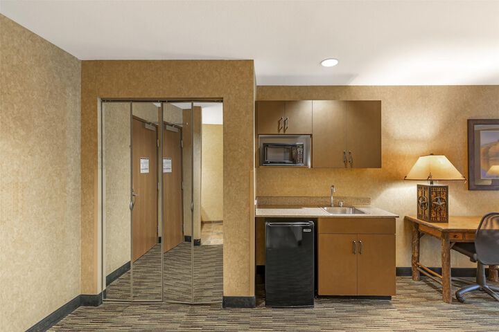 Best Western Plus Kelly Inn & Suites