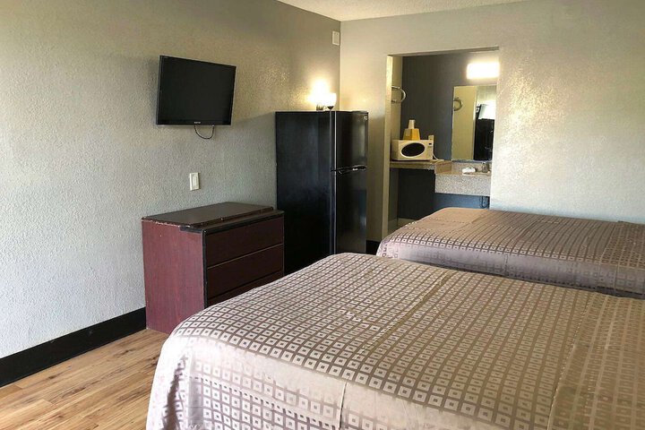 Room 8 of 14
