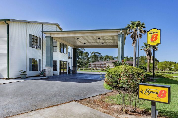 Super 8 by Wyndham Kinder / Coushatta near Casino