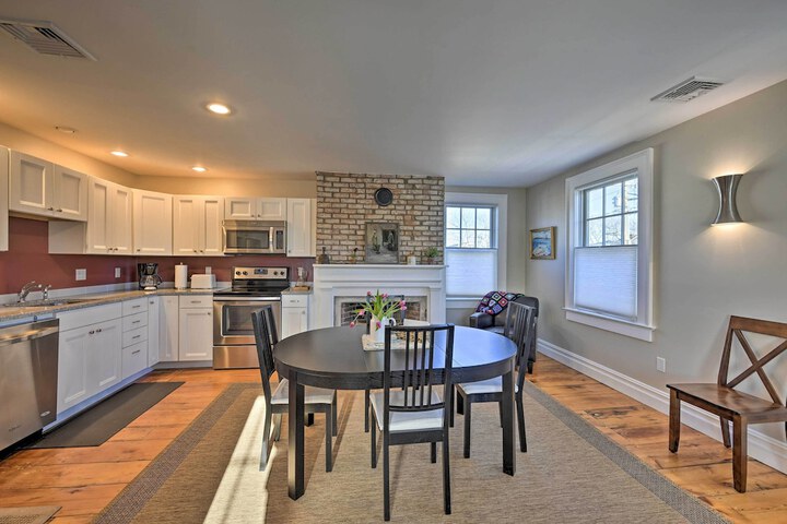 Bright Apartment - 1 / 2 Mi to Greenport Harbor!