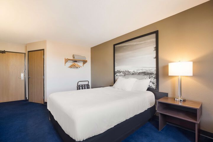 Room 26 of 38