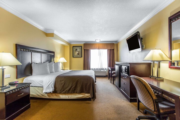 Room 32 of 39