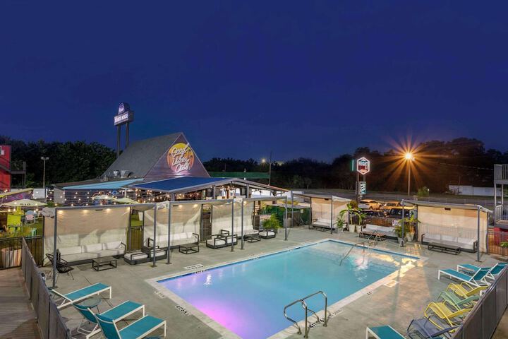 Hotel 4 of 50