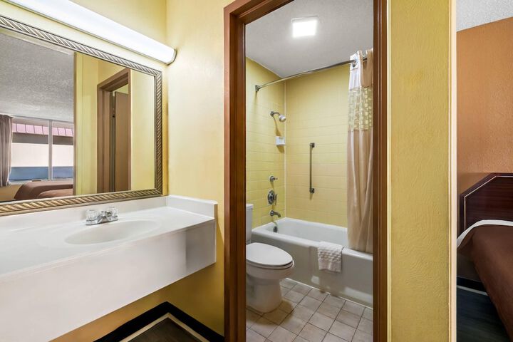 Rodeway Inn Monroe