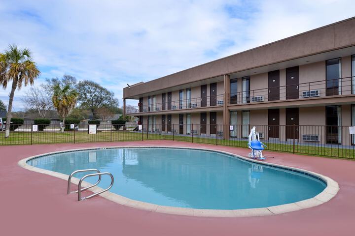 Pool 9 of 65