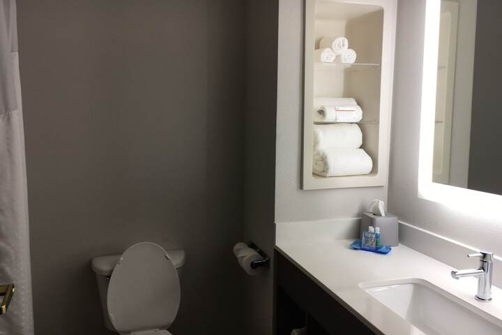 Room 13 of 32