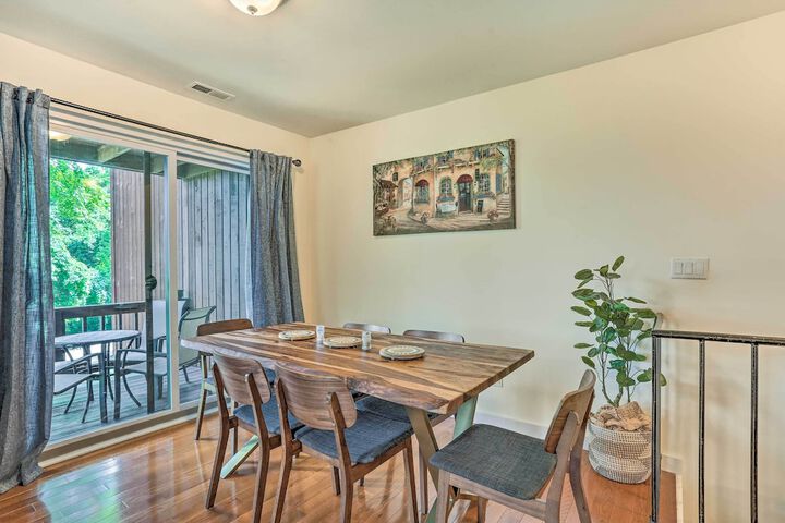 Sun-lit Vernon Condo 2 Mi to Ski Resort!