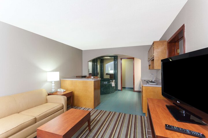 Room 5 of 19