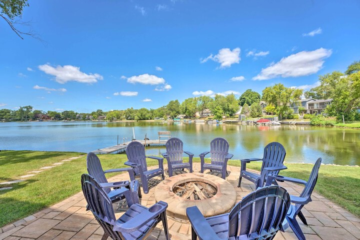 Lakefront Oasis w / Boat Dock Fire Pit, Grill