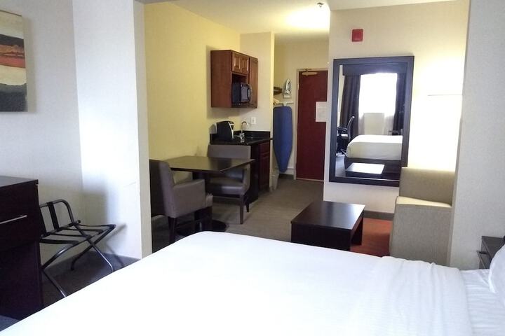 Room 27 of 99
