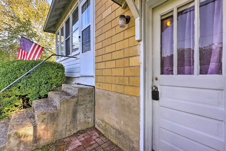 Family-friendly Marlinton Home: Walk Downtown!