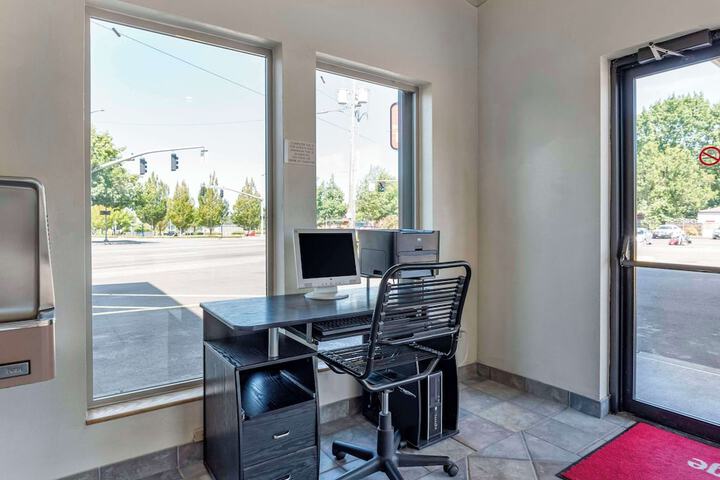 Business Center 24 of 24