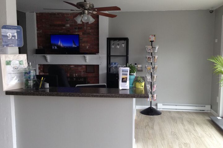 Bearskin Neck Motor Lodge