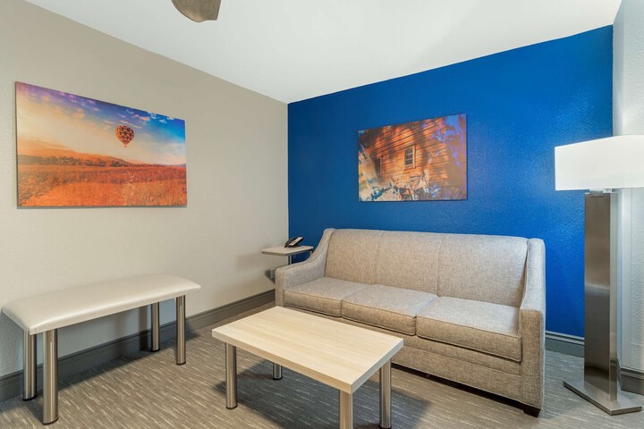 Best Western Plus Cleveland Inn & Suites