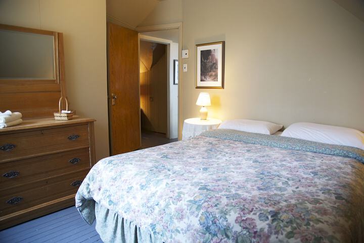 Room 98 of 211