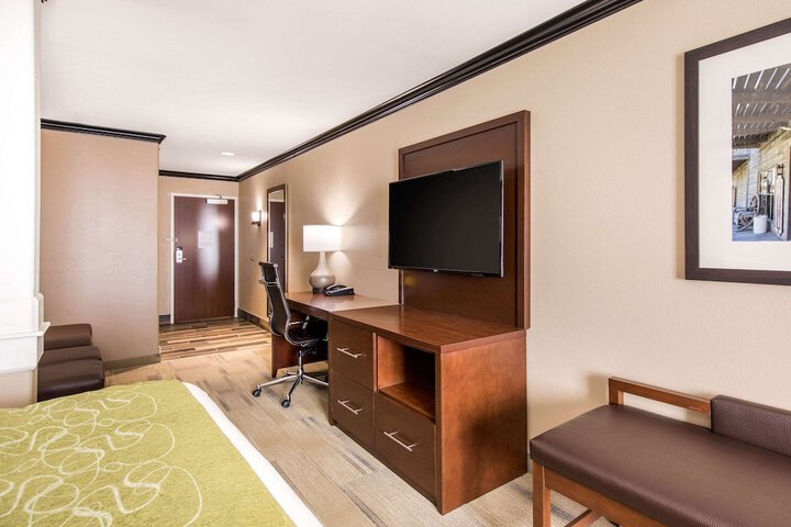 Room 26 of 38