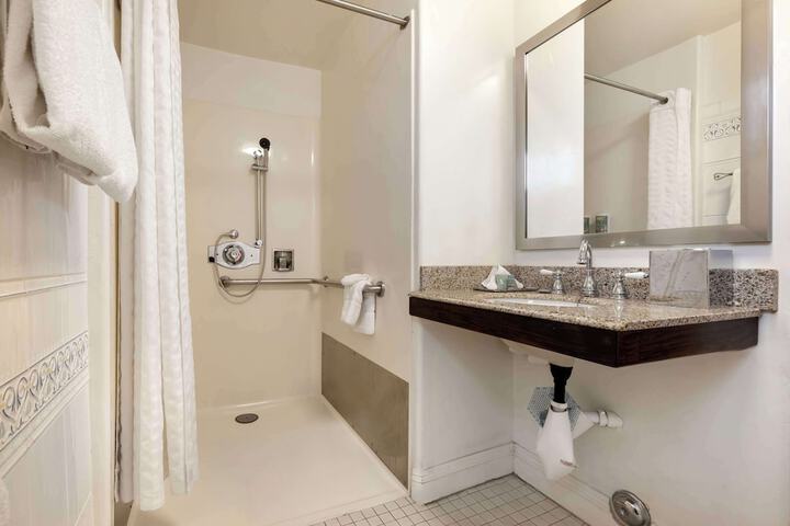 Room 14 of 27