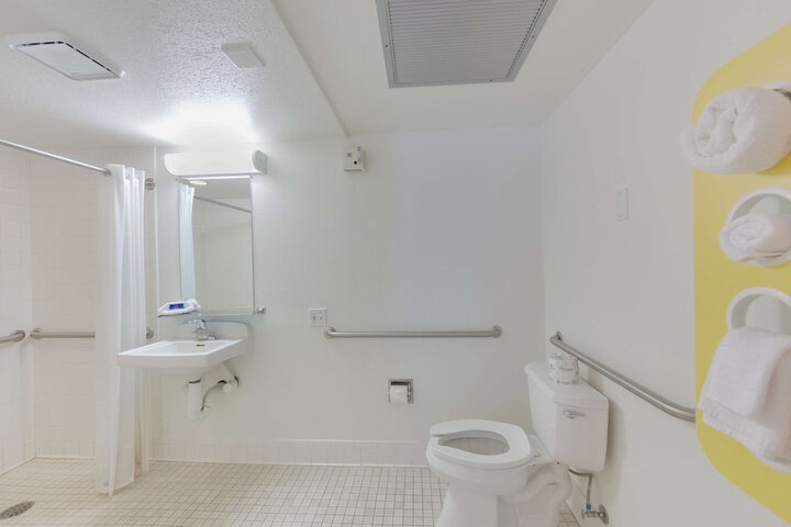 Room 28 of 34