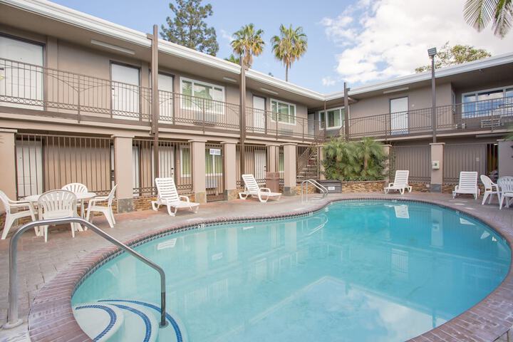 Pool 5 of 33