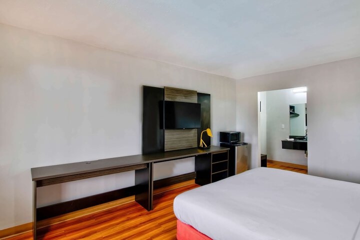 Room 18 of 25