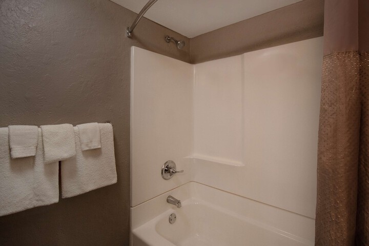 Room 12 of 27
