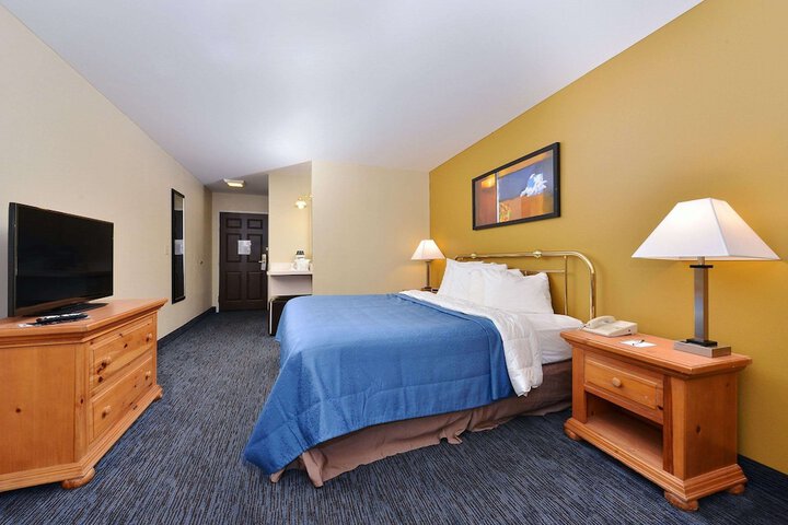 Room 9 of 23