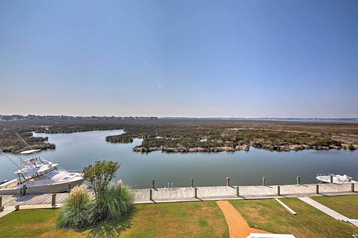 Manteo Waterfront Resort Home w / 30-ft Dock!