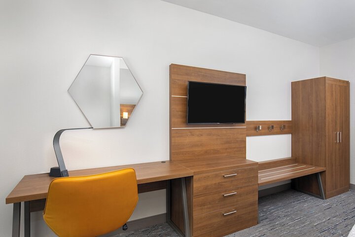 Holiday Inn Express & Suites Carrollton West by IHG