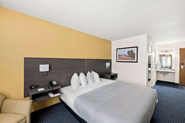 Room 40 of 61