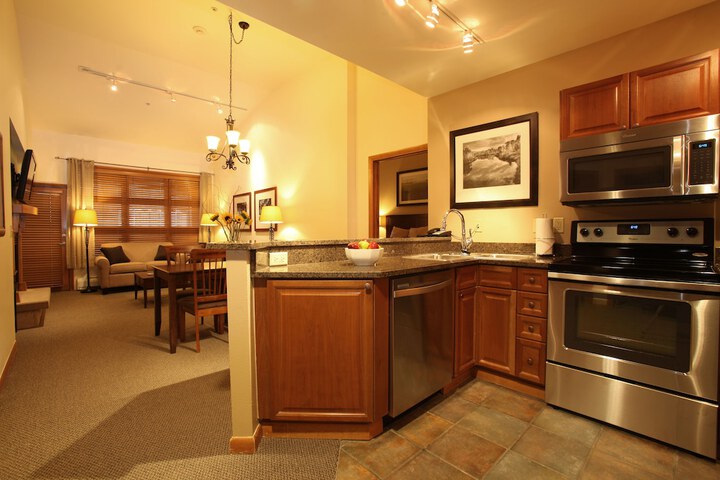 Zephyr Mountain Lodge