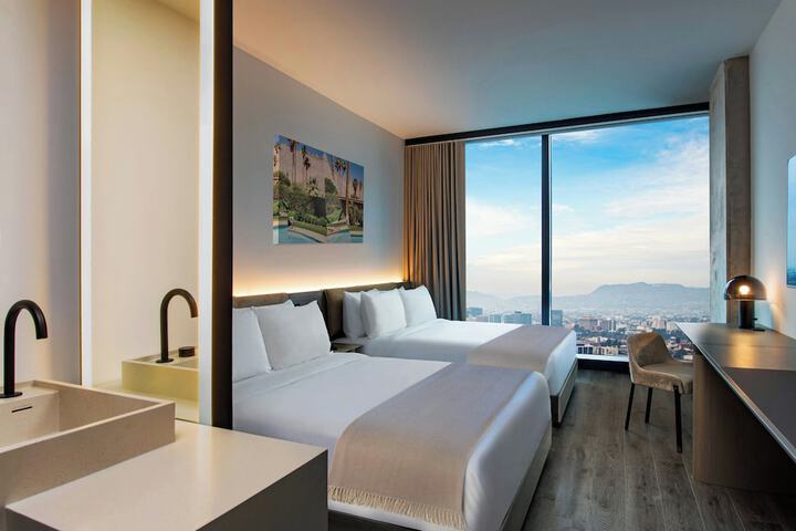 Room 32 of 104