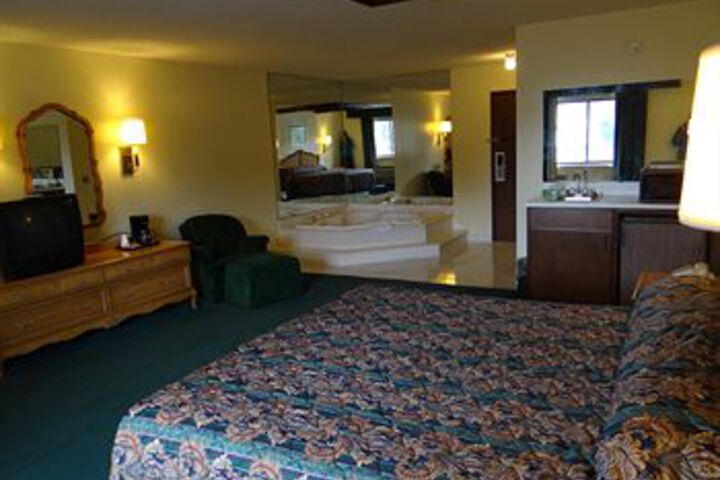 Magnuson Hotel & Suites Bellevue