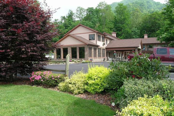 Jonathan Creek Inn
