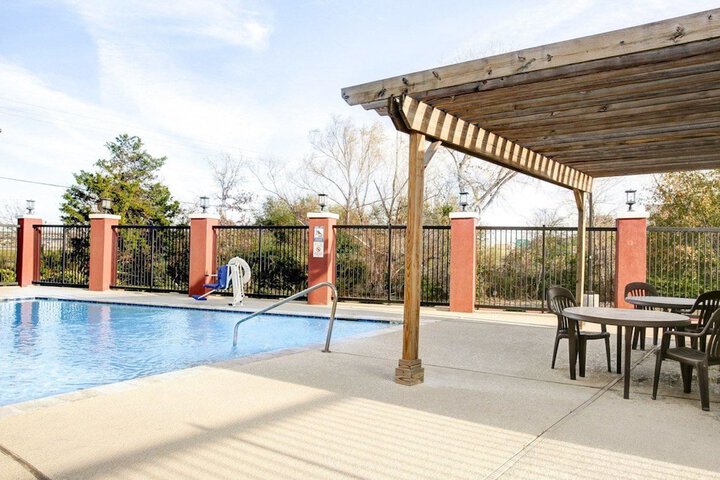 Pool 10 of 58