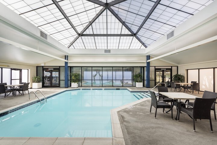 Crowne Plaza Providence-Warwick Airport by IHG