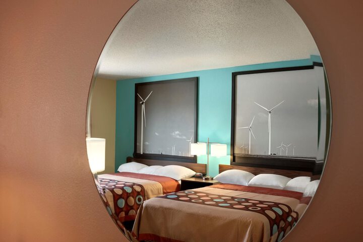 Room 10 of 18