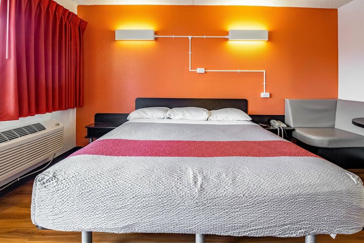 Room 12 of 33