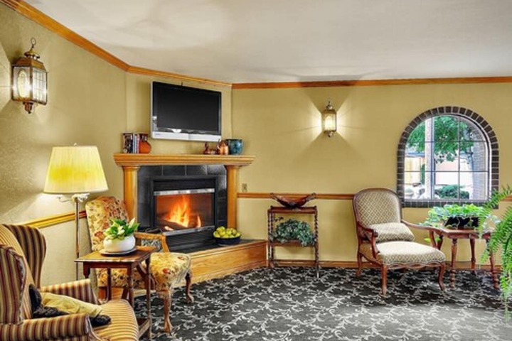 Coachman Inn & Suites